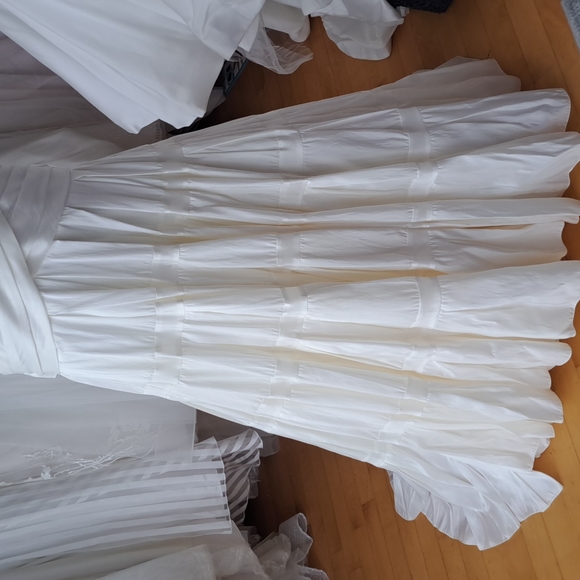 Unique couture wedding dress - Picture 3 of 6